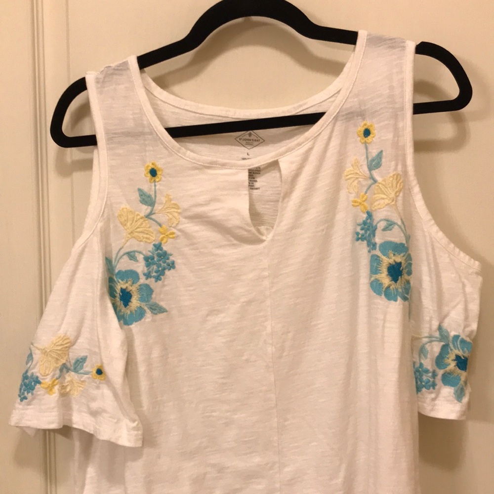 St John’s Bay Cold Shoulder Peep Neck short sleeve top size Large